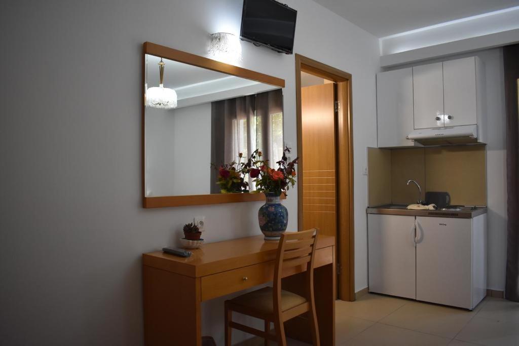 Hotel Ritsa Kaména Vúrla Kültér fotó